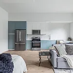 Upstay Newly Renovated Apartment